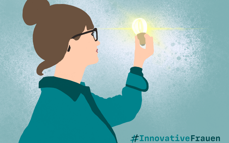 Auf der petrolfarbenen Illustration ist eine Frau mit braunen Haaren zu sehen, die eine Glühbirne hoch hält. Unten recht ist das Logo #InnovativeFrauen.